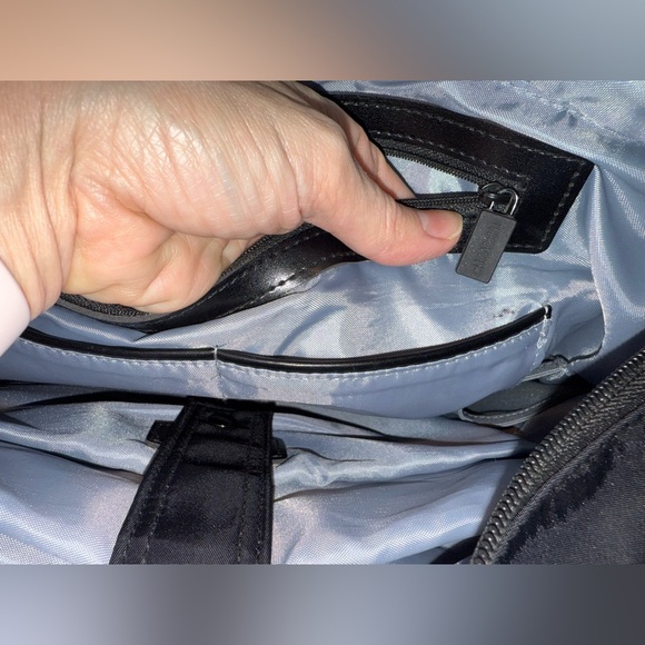 Elegant Black Quilted Laptop Bag with Pink Accents - Picture 12 of 16